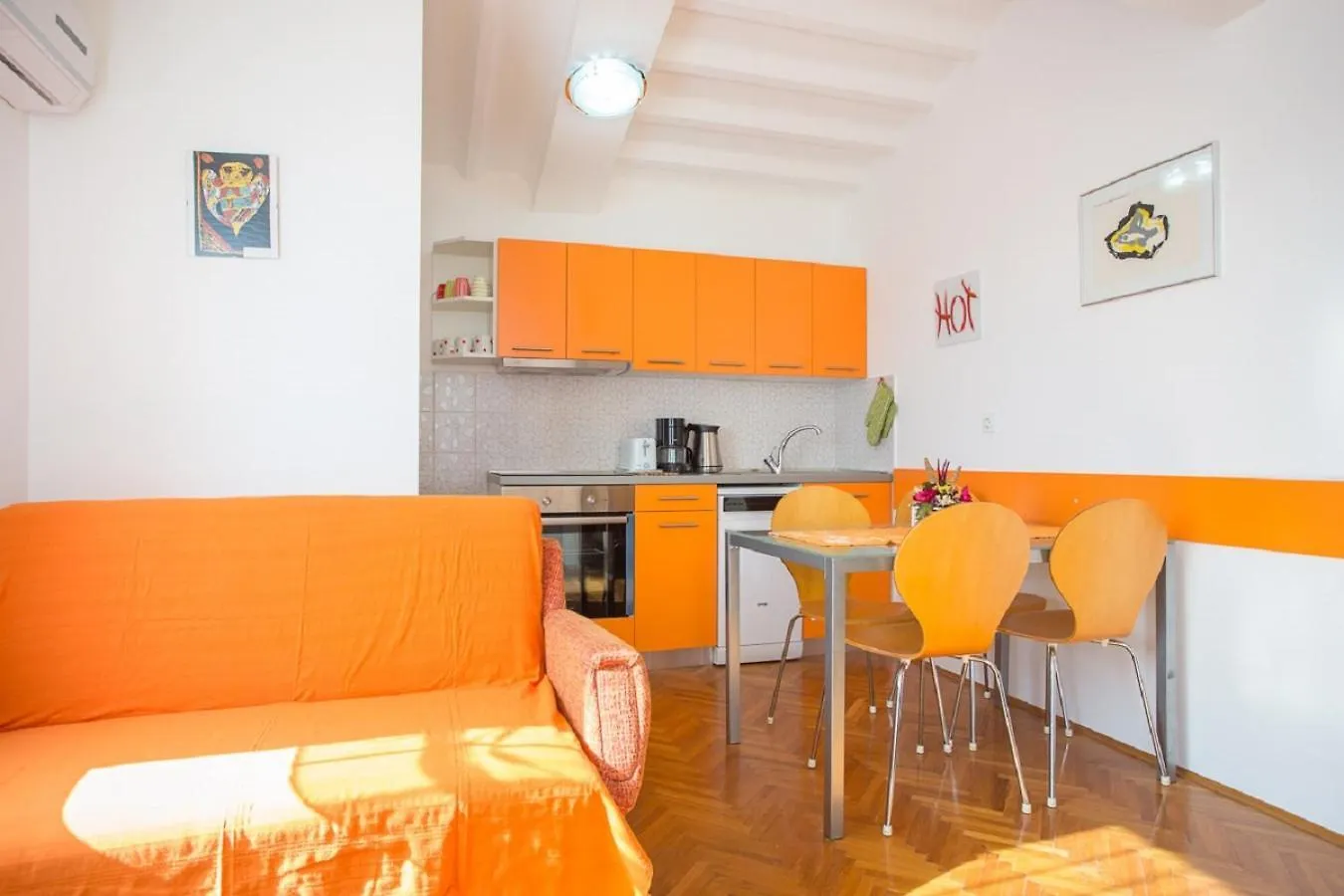 Valentina Apartment And Studio Vantacici 0*,